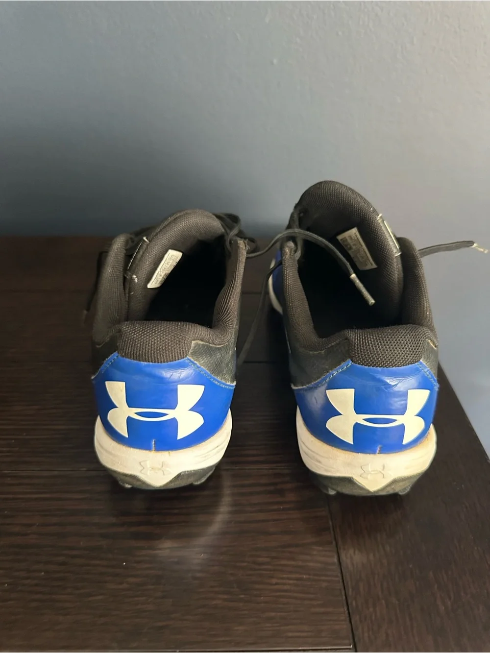 Under Armour boys baseball cleats 5.5